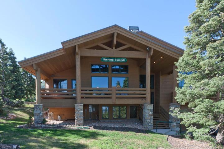 Sterling Drive House image 22